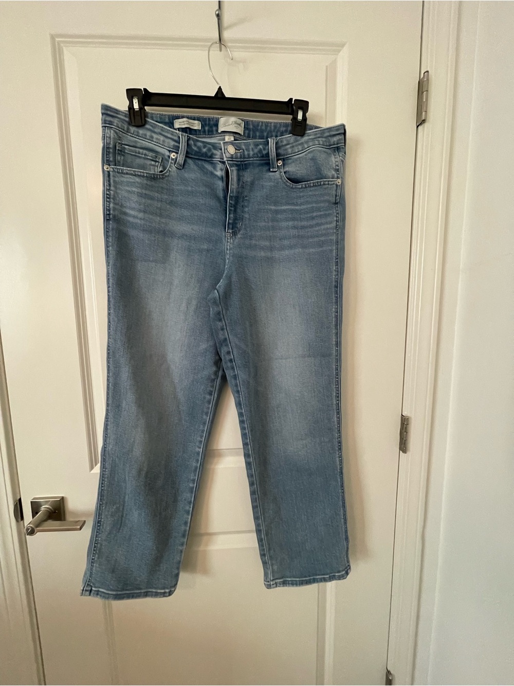 Universal Thread Light Wash Straight-Leg Jeans